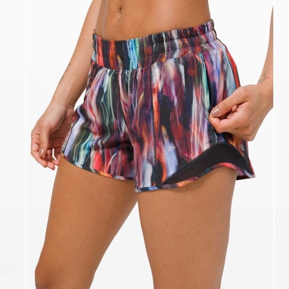 Lululemon Black Multi Hotty Hot Short ll Tall 4” Chroma Fusion Multi/Black - Picture 1 of 10